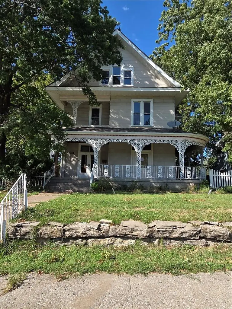 902 W Maple Avenue, Independence, MO 64050 - #1