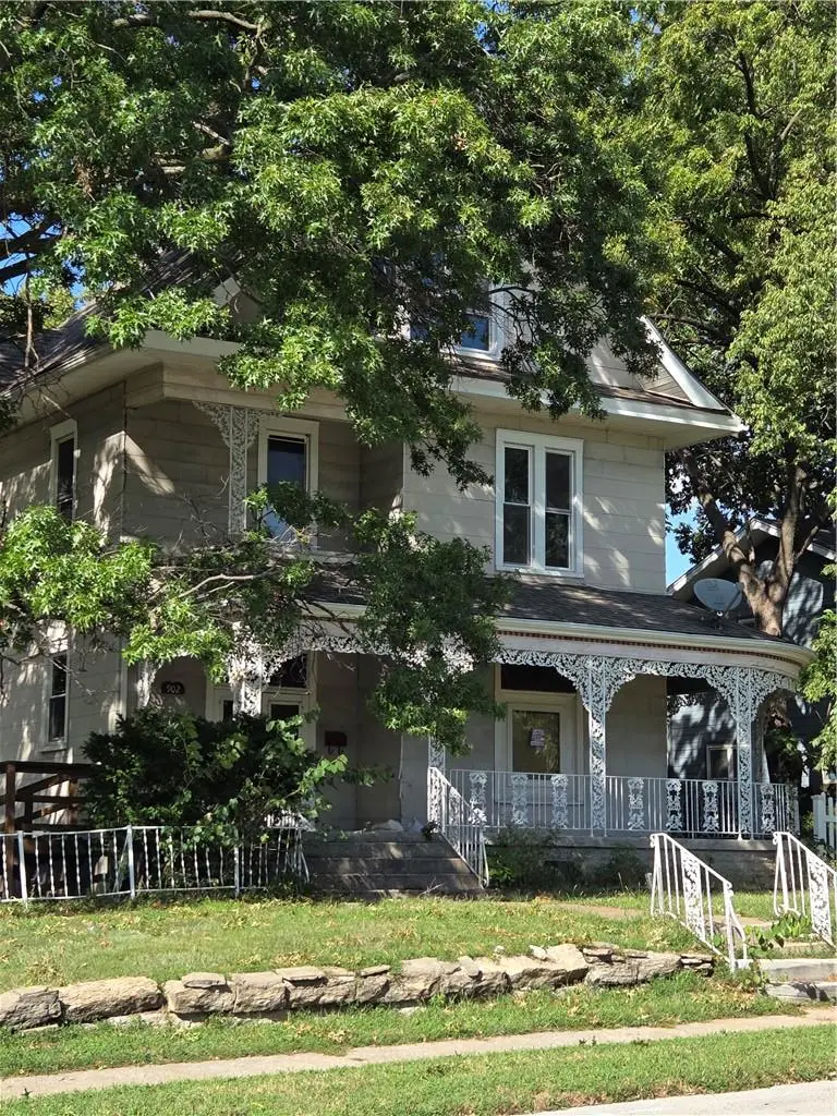 902 W Maple Avenue, Independence, MO 64050 - #3