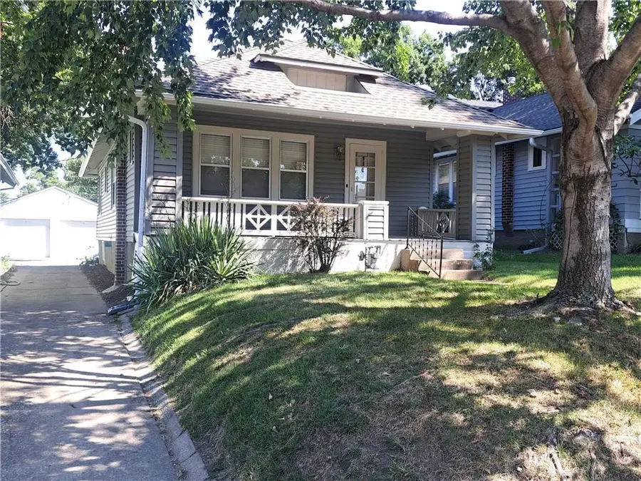 38 W 74th Street, Kansas City, MO 64114 - #2
