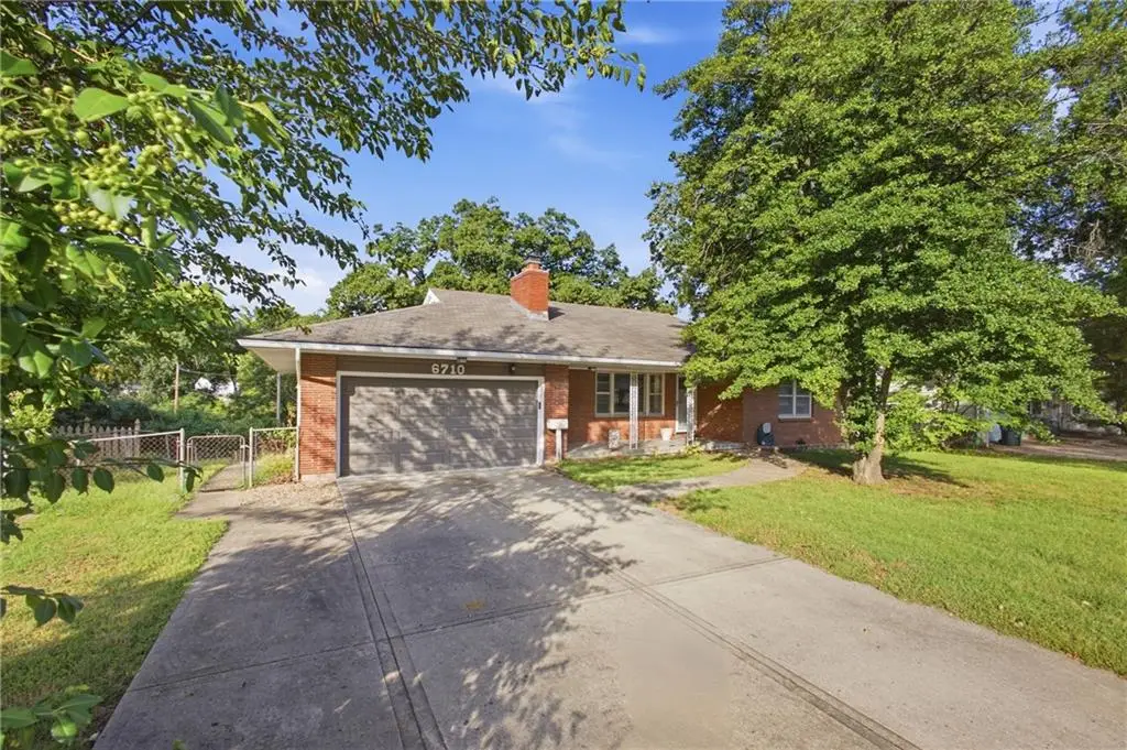 6710 N Baltimore Avenue, Gladstone, MO 64118 - #1