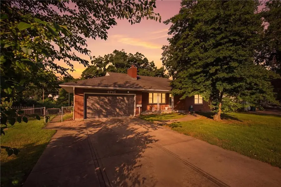 6710 N Baltimore Avenue, Gladstone, MO 64118 - #2
