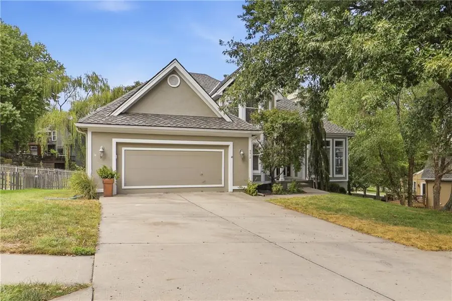 5512 Meadow Lake Street, Parkville, MO 64152 - #2