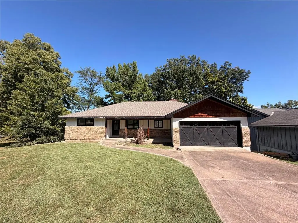 234 N Winnebago Drive, Lake Winnebago, MO 64034 - #1