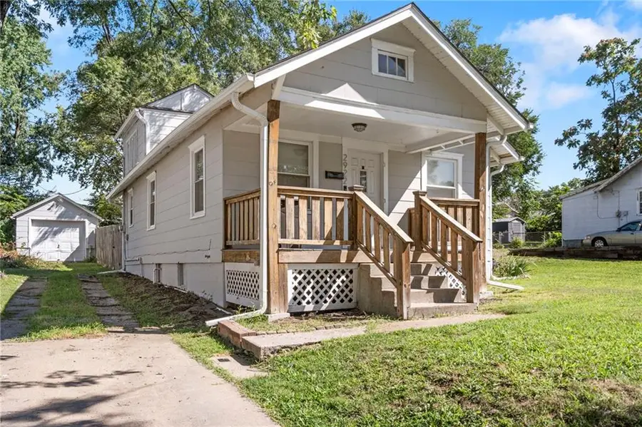 2922 W 43rd Terrace, Kansas City, KS 66103 - #2