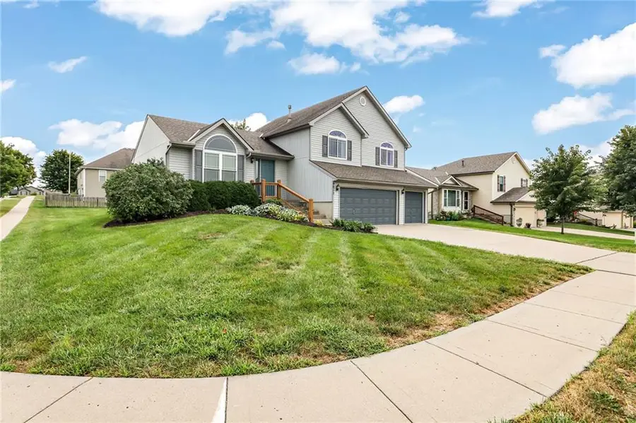 9015 N Essex Drive, Kansas City, MO 64156 - #3