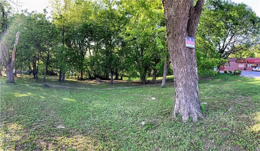 1106 E 23rd Street S, Independence, MO 64050 - #3