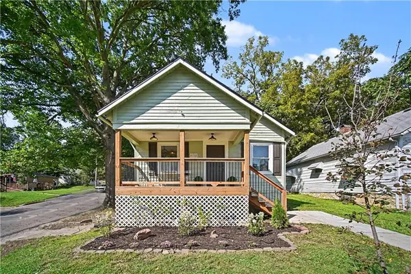 936 Columbia Avenue, Leavenworth, KS 66048