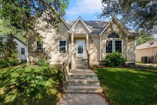 5 N Paola Street, Paola, KS 66071