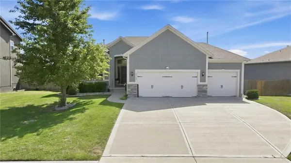 1713 SW Merryman Drive, Lee's Summit, MO 64082