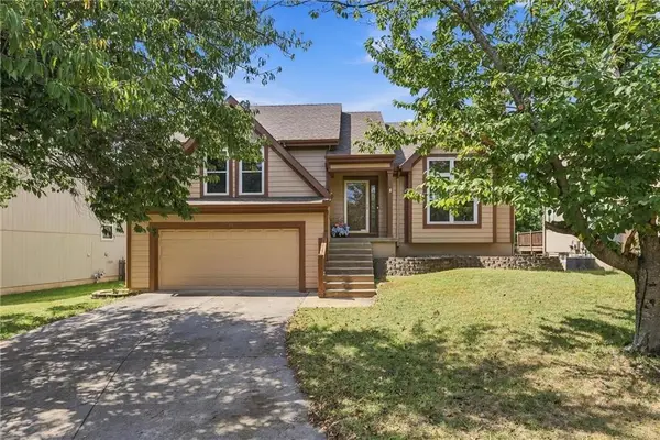 15724 S Locust Street, Olathe, KS 66062