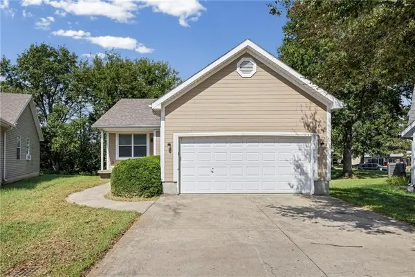 1012 NE Queens Court, Lee's Summit, MO 64064