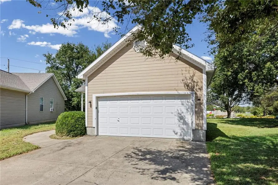 1012 NE Queens Court, Lees Summit, MO 64064 - #3