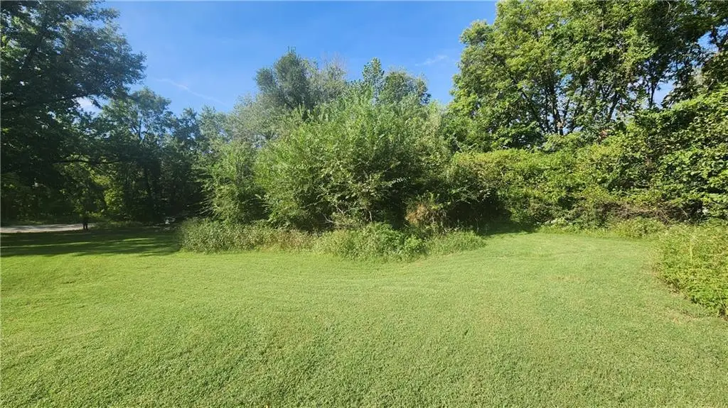 NW 76th Street, Parkville, MO 64152 - #1