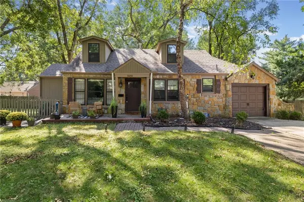 3231 Somerset Drive, Prairie Village, KS 66206