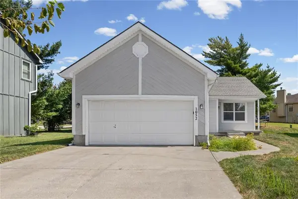 1052 NE Queens Court, Lee's Summit, MO 64064