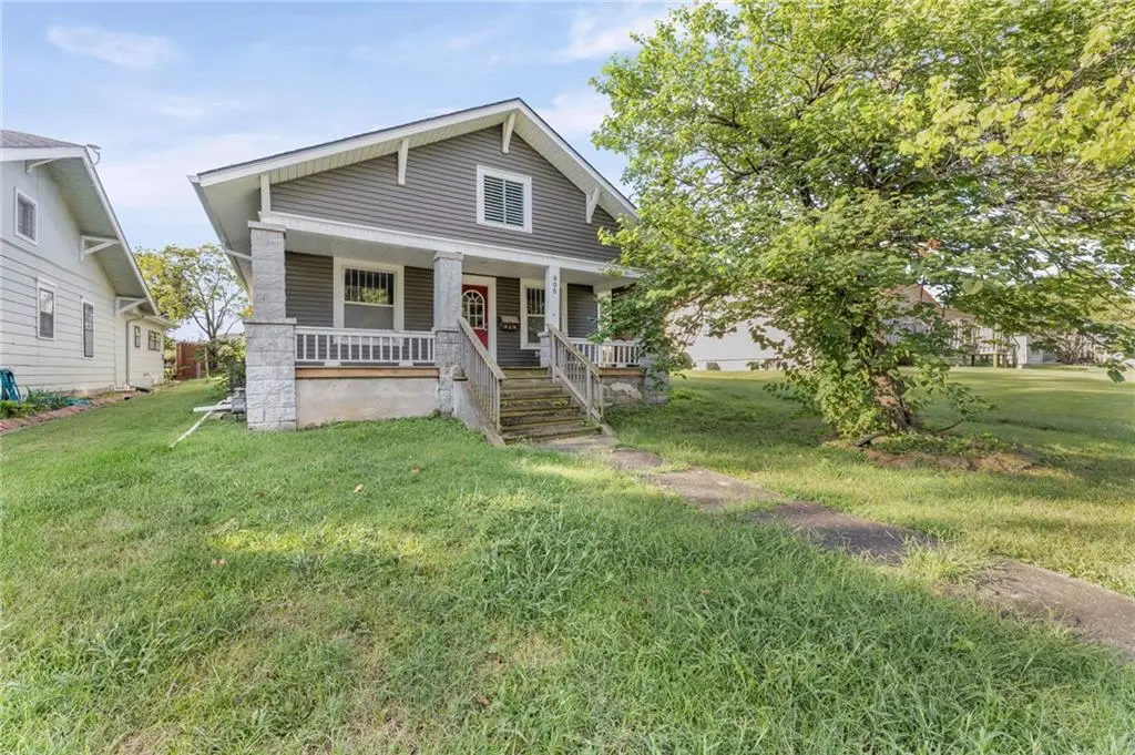 905 Main Street, Osawatomie, KS 66064 - #1