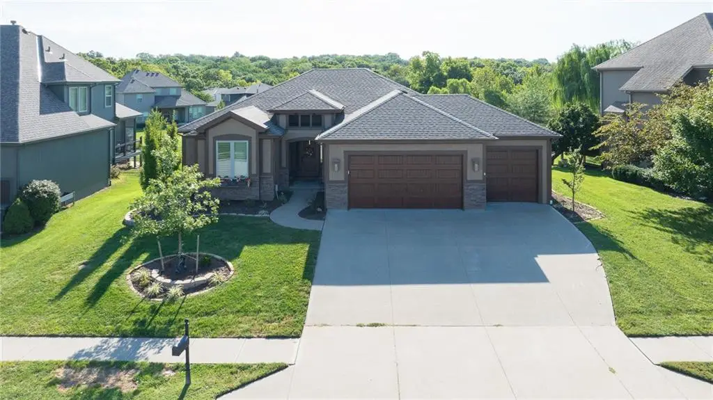 6472 N Whitetail Way, Parkville, MO 64152 - #1