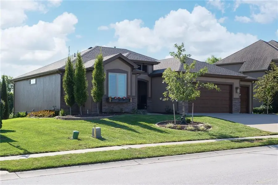 6472 N Whitetail Way, Parkville, MO 64152 - #2