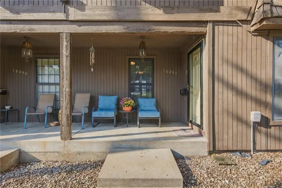 10258 Cedarbrooke Lane, Kansas City, MO 64131 - #2