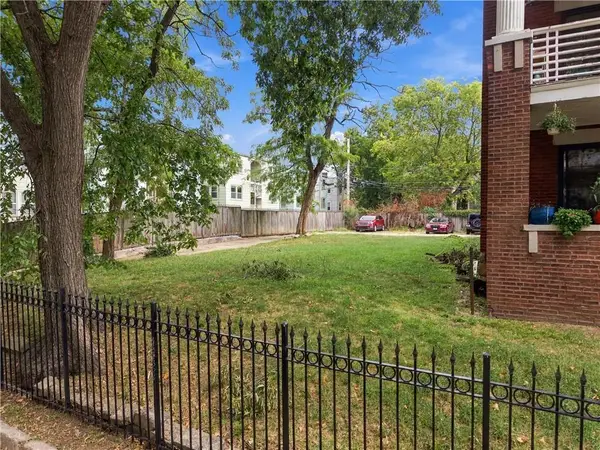 3813 Central Street, Kansas City, MO 64111