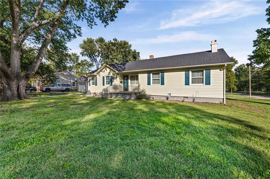 945 S Sycamore Street, Ottawa, KS 66067 - #3