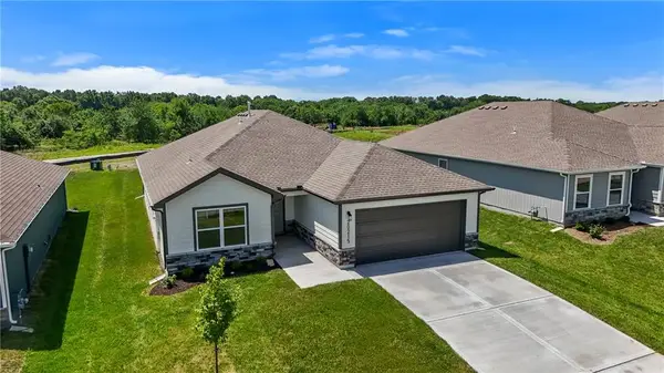 20330 W 195th Street, Spring Hill, KS 66083