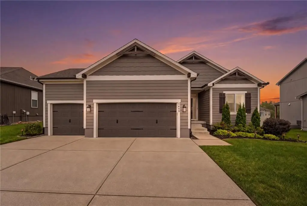 7445 NW Chambers Court, Parkville, MO 64152 - #1