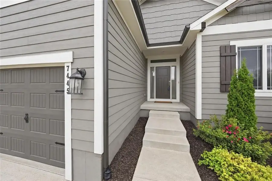 7445 NW Chambers Court, Parkville, MO 64152 - #3