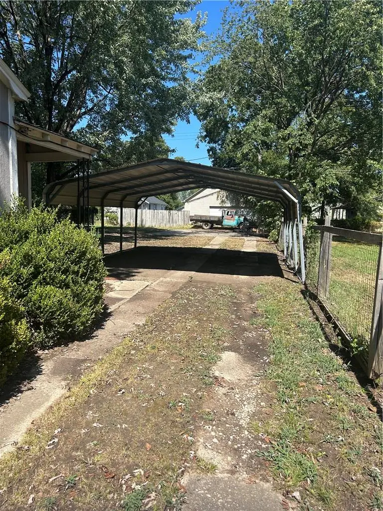 1006 W 3rd Street, Coffeyville, KS 67337 - #2