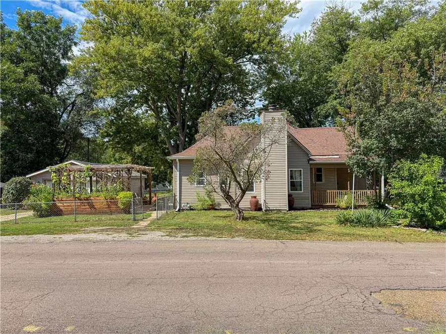 1001 W 10th Street, Sedalia, MO 65301 - #2