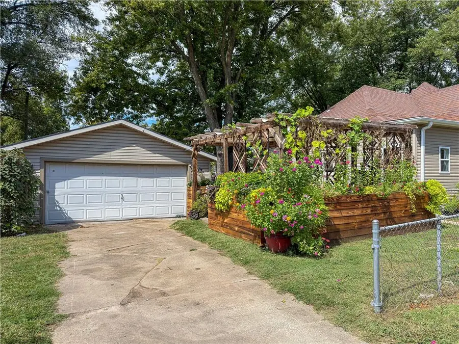 1001 W 10th Street, Sedalia, MO 65301 - #3