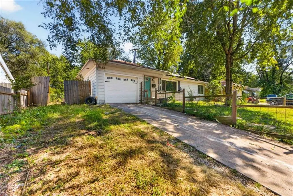108 N Grant Avenue, Knob Noster, MO 65336 - #1