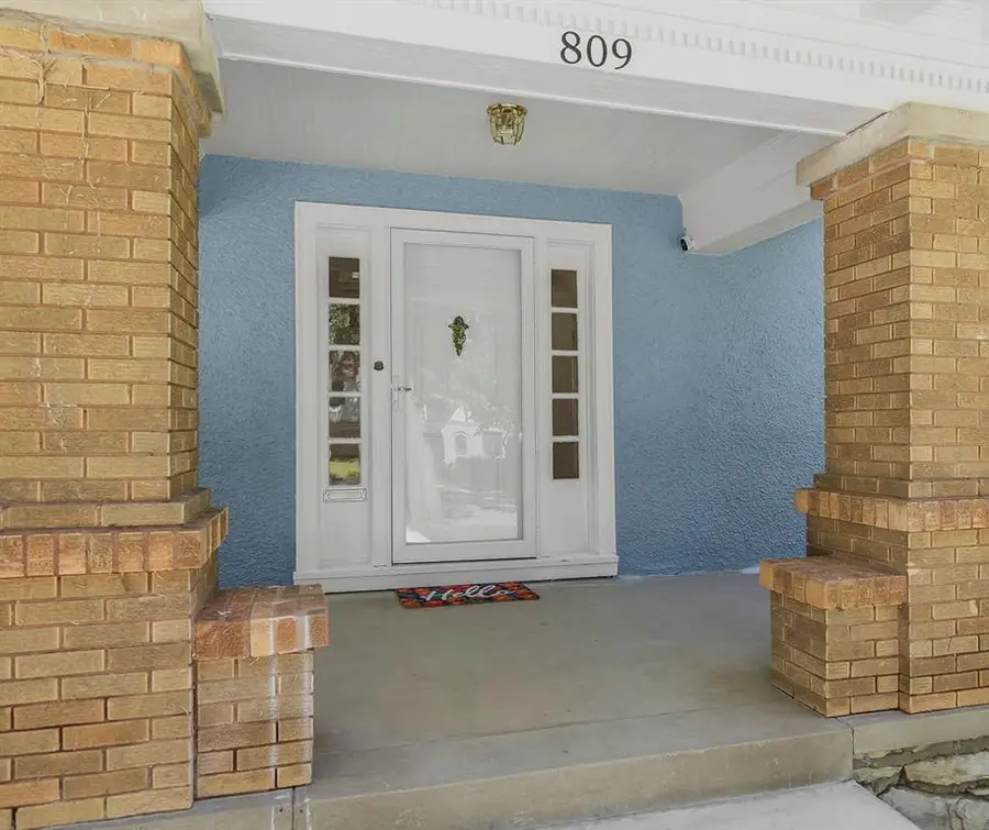 809 W Gregory Boulevard, Kansas City, MO 64114 - #2