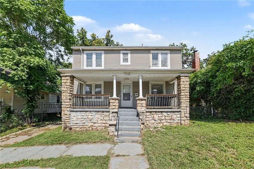 1700 E 51st Street, Kansas City, MO 64110 - #1