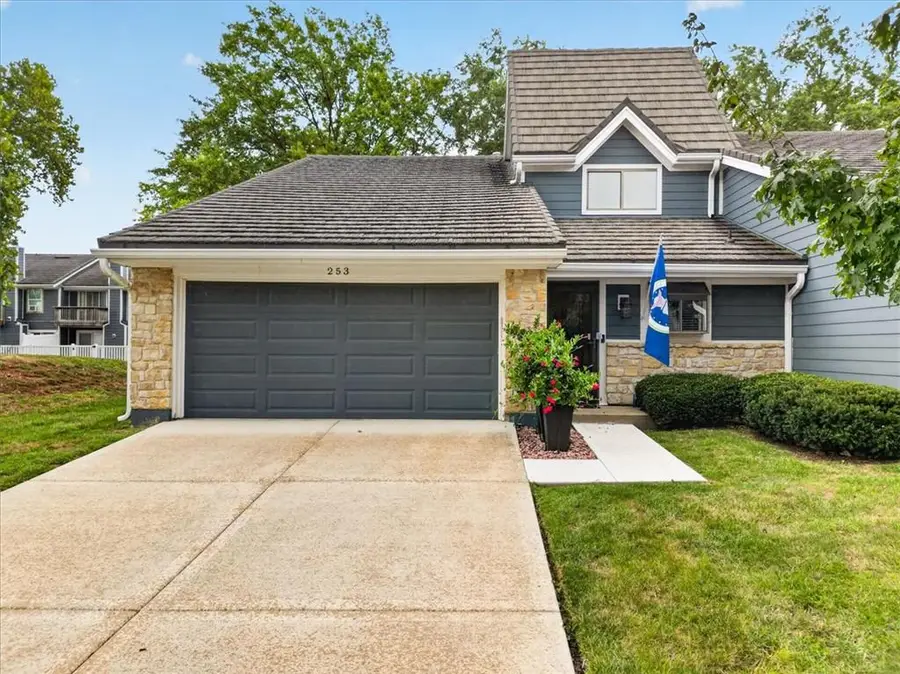 253 NE Edgewater Drive, Lees Summit, MO 64064 - #2