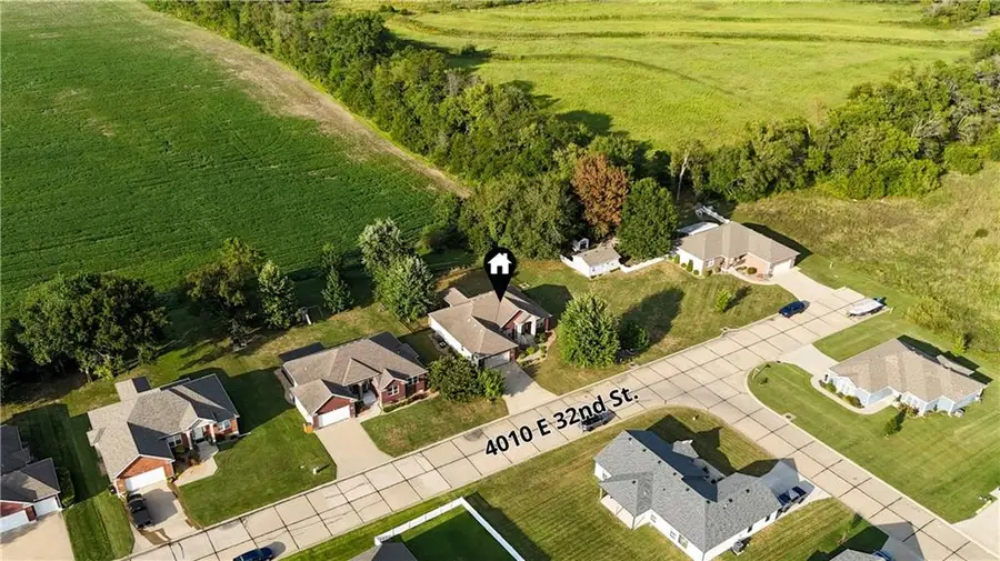 4010 E 32nd Street, Sedalia, MO 65301 - #2