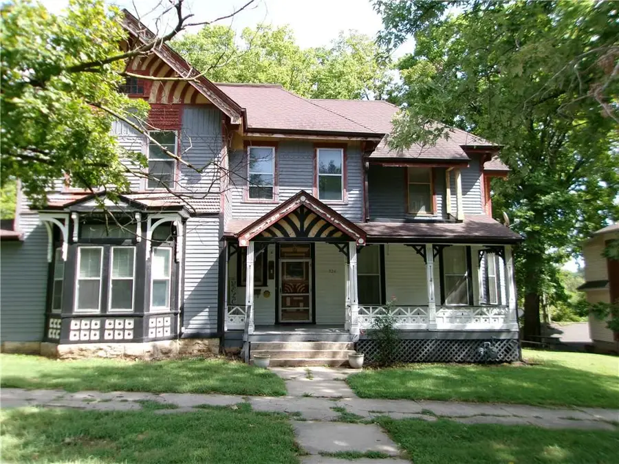 526 N 5th Street, Atchison, KS 66002 - #2