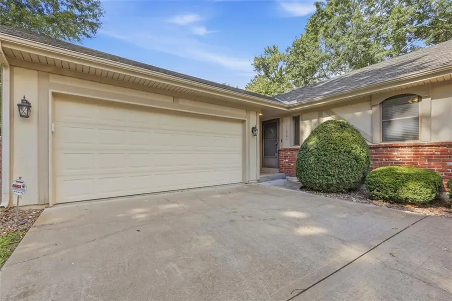 11901 Harrison Drive, Kansas City, MO 64146 - #2