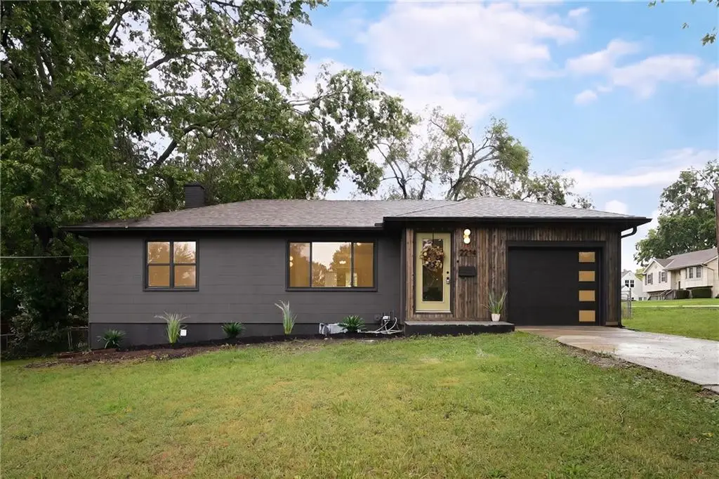 2214 NE 37th Terrace, Kansas City, MO 64116 - #1