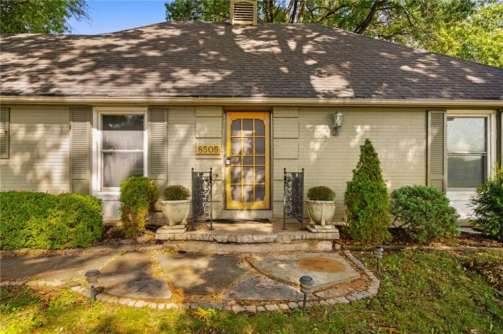 8505 Ward Parkway, Kansas City, MO 64114 - #1
