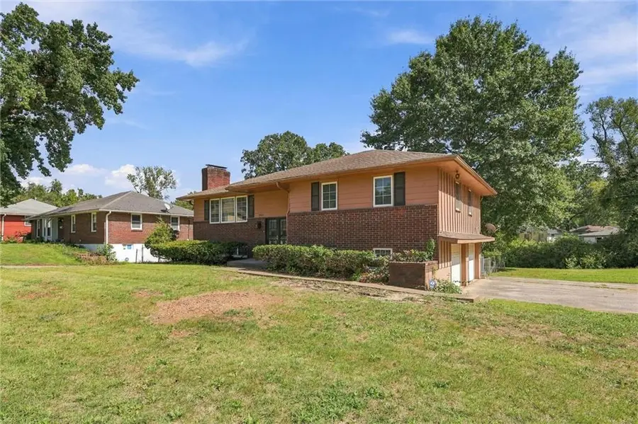 2505 N 57th Drive, Kansas City, KS 66104 - #3