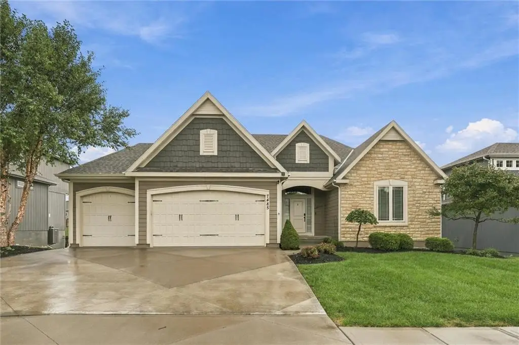 7485 NW Forest Lakes Drive, Parkville, MO 64152 - #1