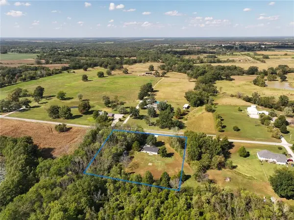 15562 E Kaw Rapids Road, Nevada, MO 64772