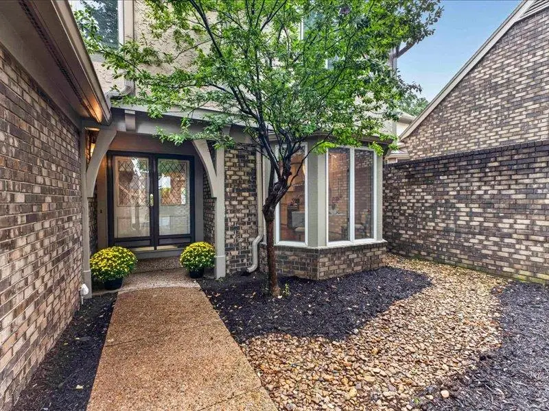 6327 Kennett Place, Mission, KS 66202 - #2