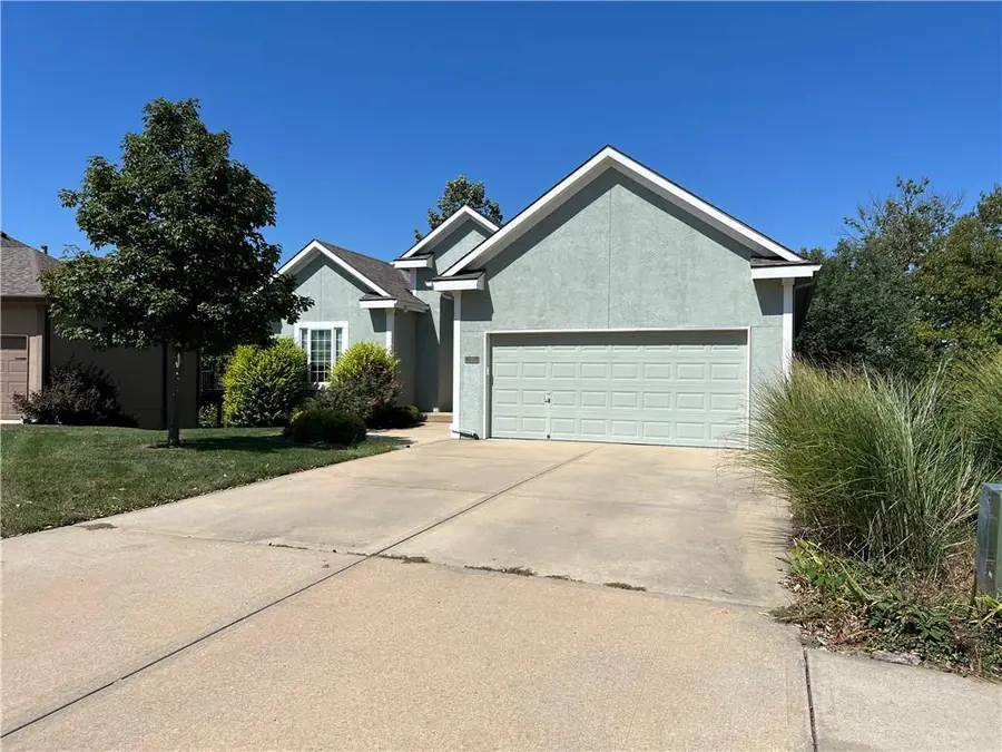 7228 N Spruce Avenue, Kansas City, MO 64119 - #2