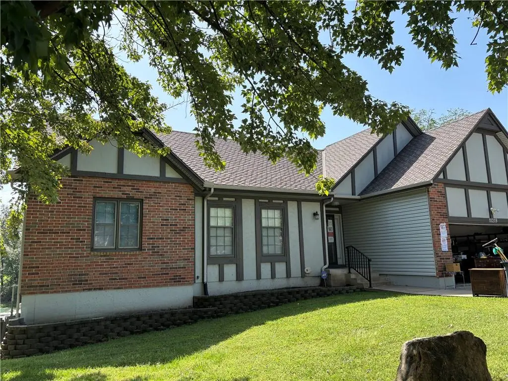 11219 Lakeview Drive, Kansas City, KS 66109 - #1
