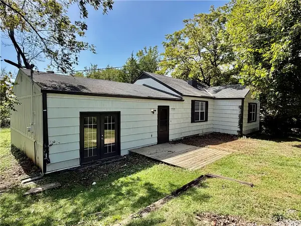 7727 55th Street, Kansas City, MO 64129
