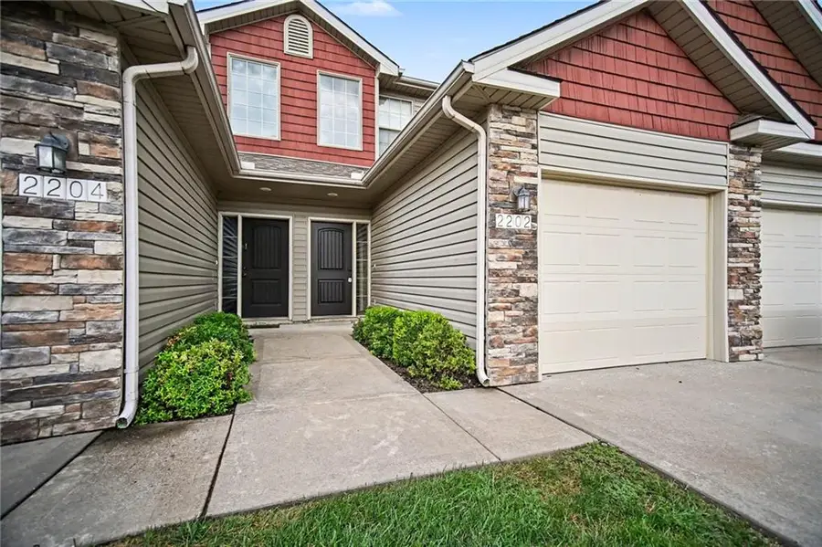 2200-2206 SW Suncatcher Road, Lees Summit, MO 64082 - #3