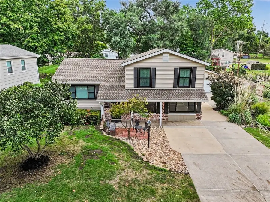 9029 Grandview Drive, Overland Park, KS 66212 - #2