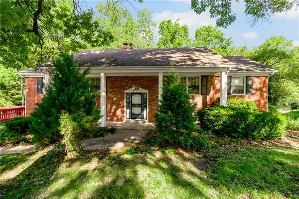 815 Adams Drive, Liberty, MO 64068
